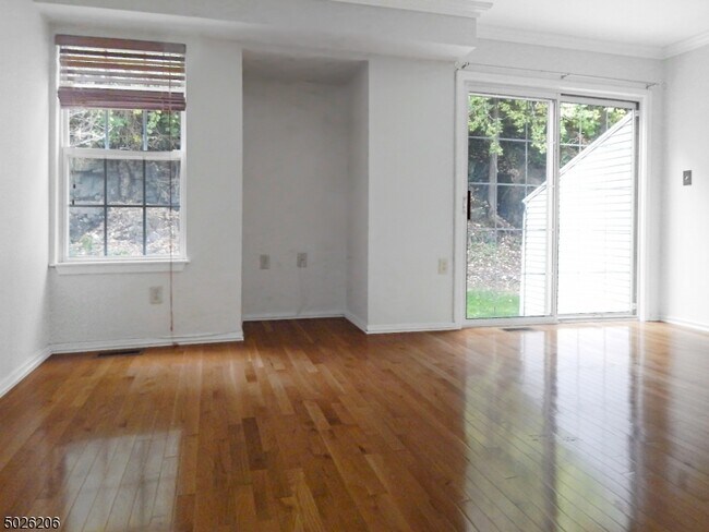 Building Photo - 57 Rushmore Ln