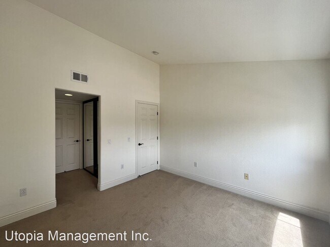 Building Photo - 2 br, 2.5 bath House - 3975 Nobel Dr. #292