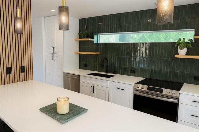 Building Photo - 2305 Fair Oaks Dr