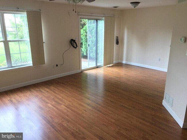 Building Photo - 1512 MacIntosh Way