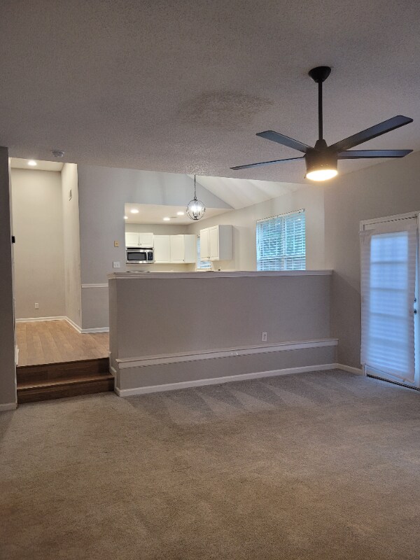 Building Photo - 3042 Knoll View Pl