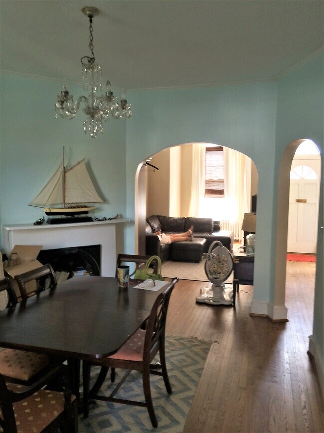 Building Photo - 630 D St SE