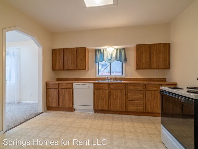 Building Photo - 3 br, 2 bath House - 2719 W Pikes Peak Ave