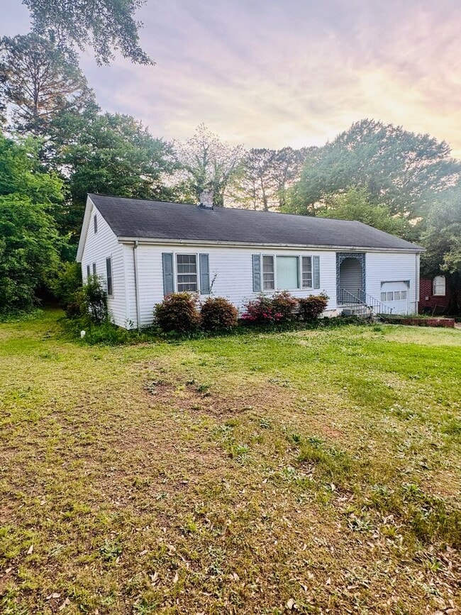 Building Photo - 2603 Lane Ave