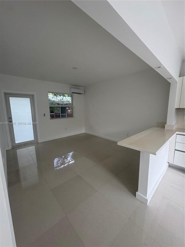 Building Photo - 53 NE 56th St