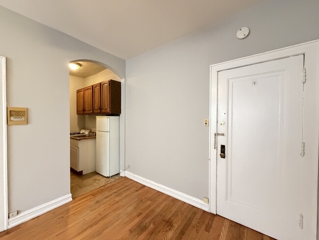 Building Photo - 2849 N Burling