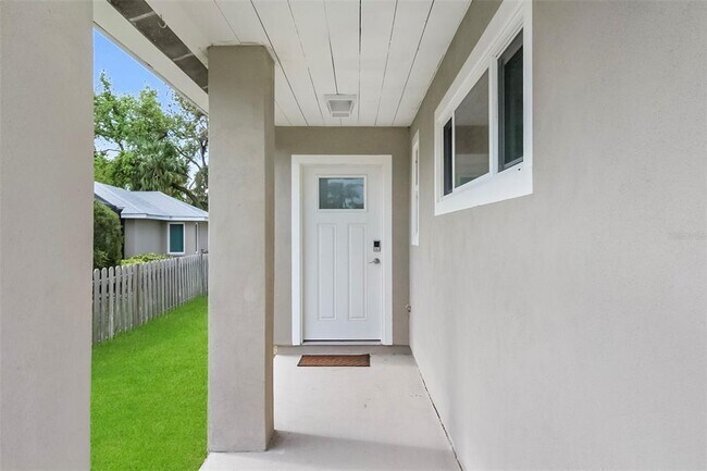 Building Photo - 5824 Wildwood Ave