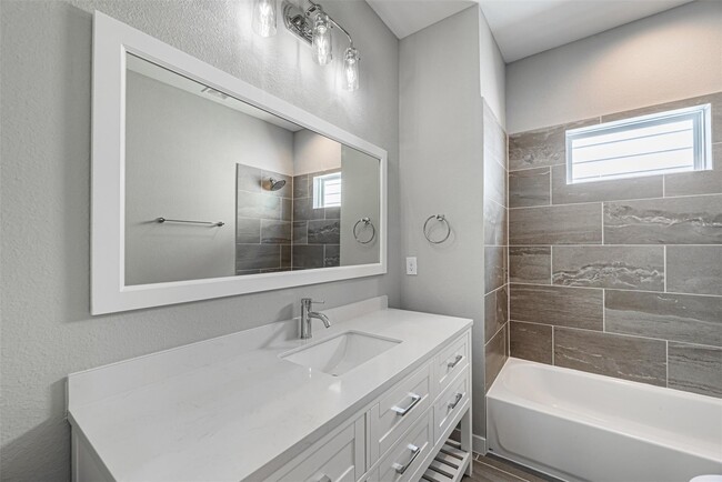 Foto del edificio - 6725 Parker Oaks Ln