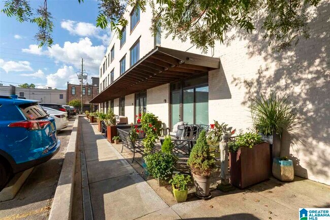 Building Photo - 2416 1st Ave S