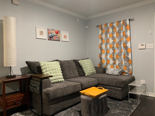 One bedroom x one bathroom condo. Corner unit. Private. All to yourself. Clean and tidy. - 407 E 45th St #116