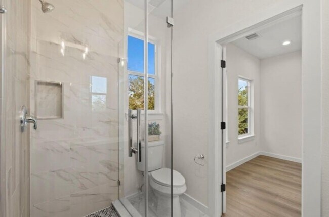 Foto del edificio - 8149 Talton St