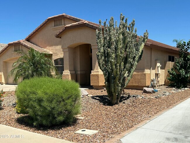 Foto del edificio - 2092 E Smoke Tree Rd