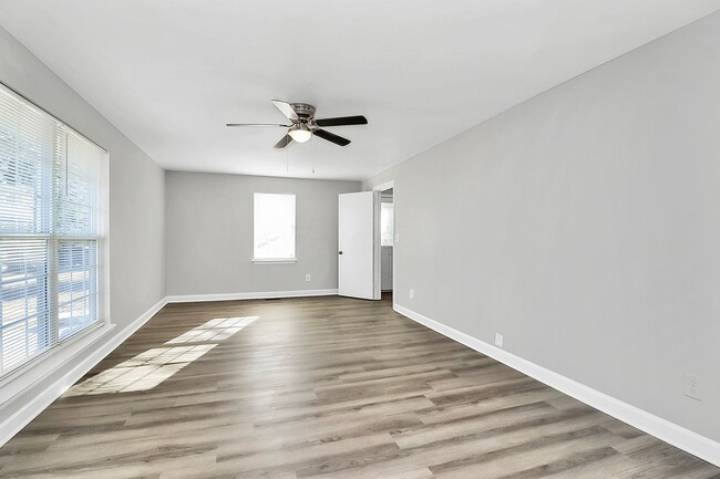 Building Photo - Newly renovated home - 3 Bed/2 Bath