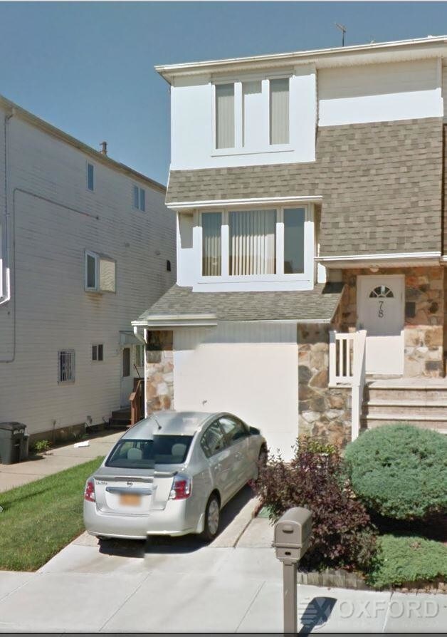 Building Photo - 78 Rockne St