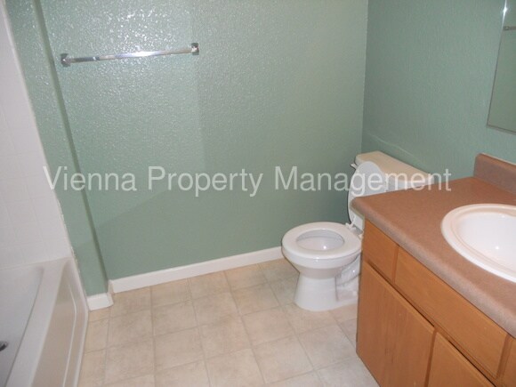Foto del edificio - 10001 Woodcreek Oaks