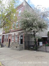 Building Photo - 3029 W Girard Ave