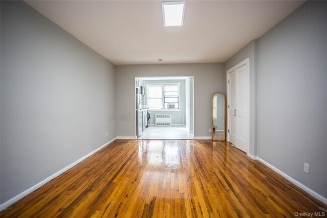 Foto del edificio - 470 E Broadway