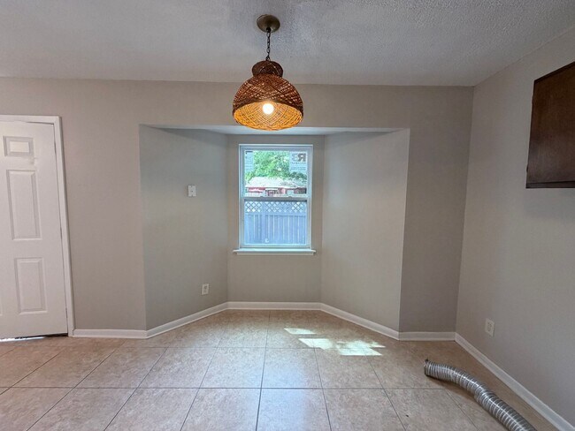 Foto del edificio - 2 Bedroom 1 Bath in Milton Available for Rent!