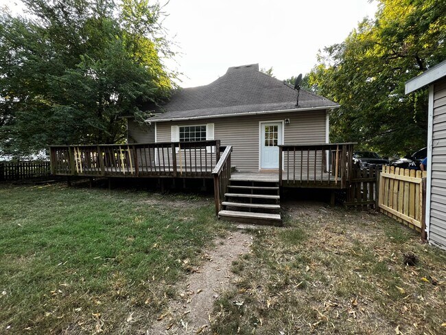 Building Photo - Charming home!