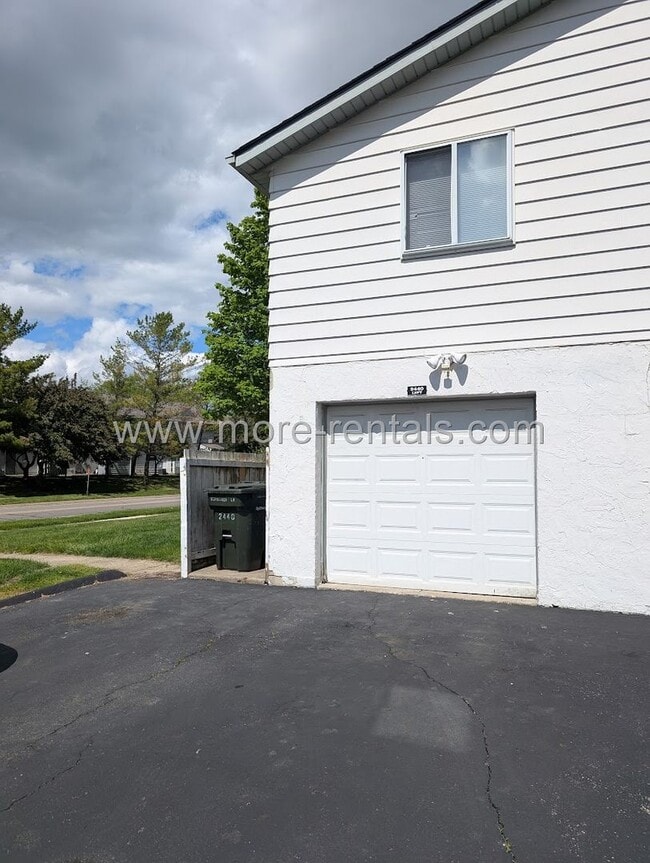 Building Photo - 2440 Burgandy Ln