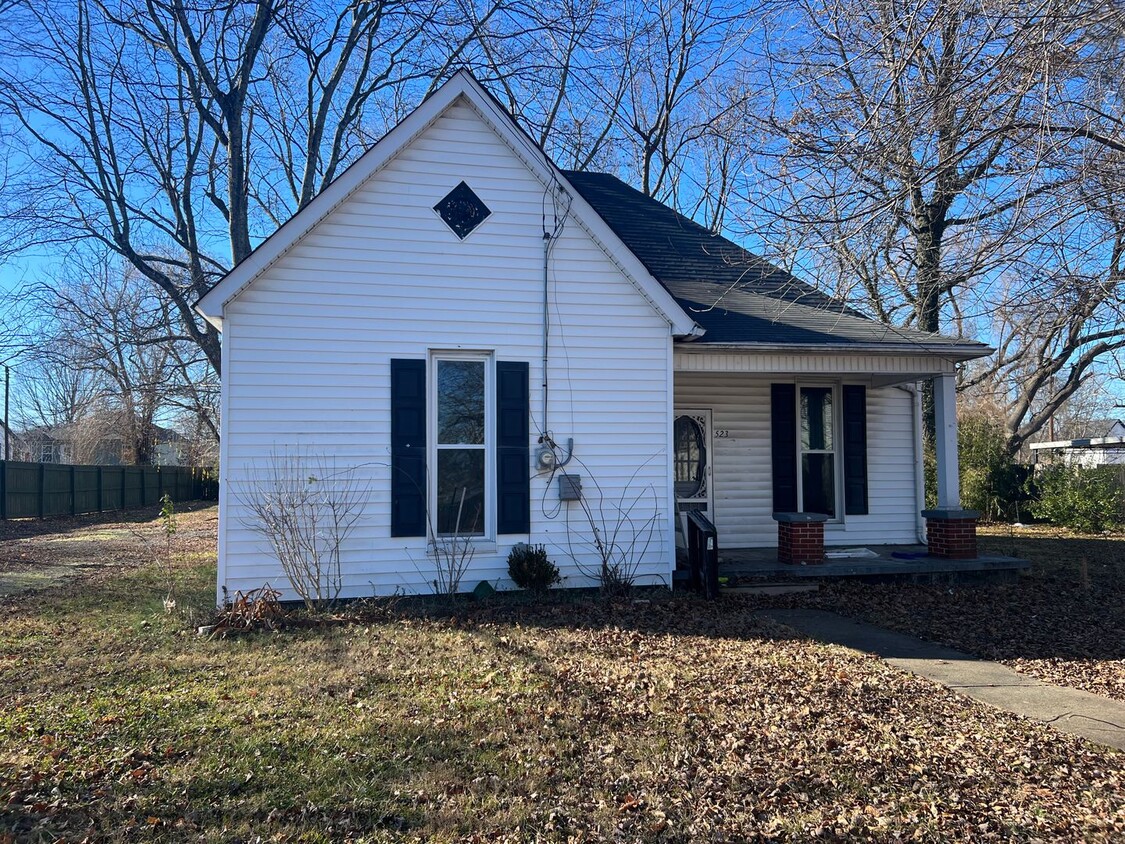 Primary Photo - 2 Bedroom home with Historic Charm