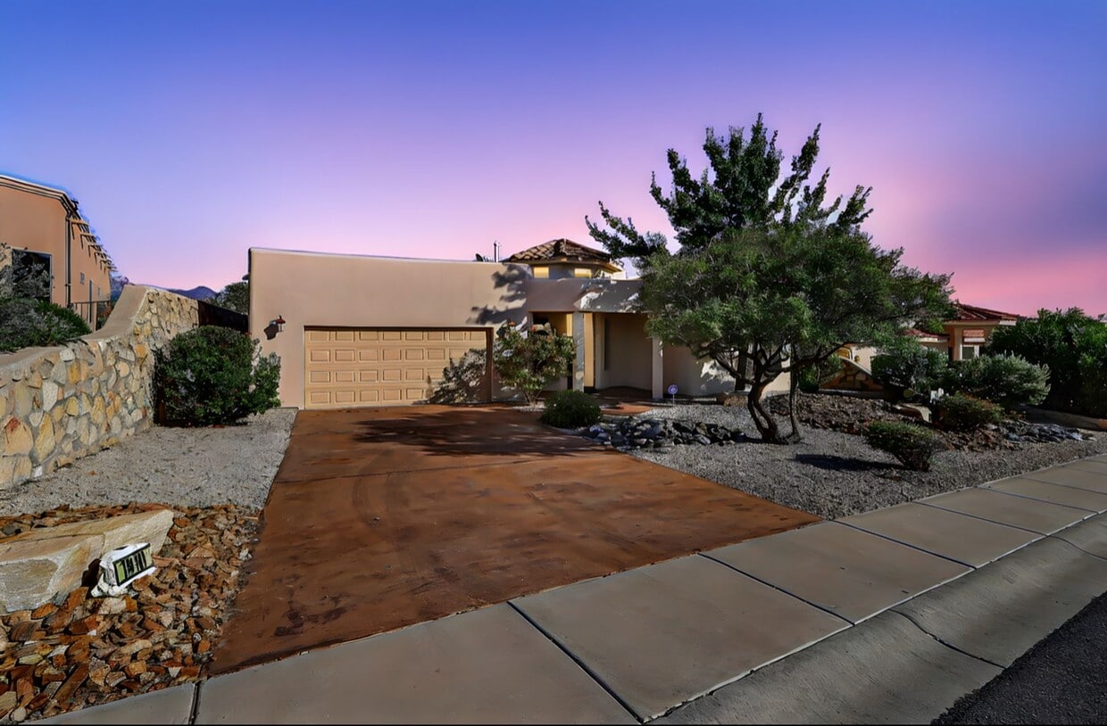 Foto principal - Beautiful Home in Sonoma Ranch with Amazin...