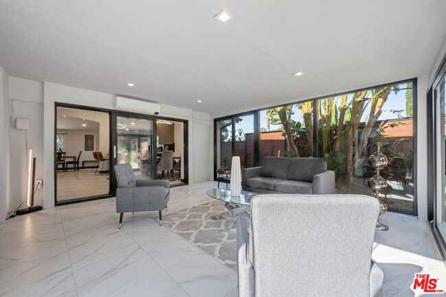 Building Photo - 20412 Oxnard St