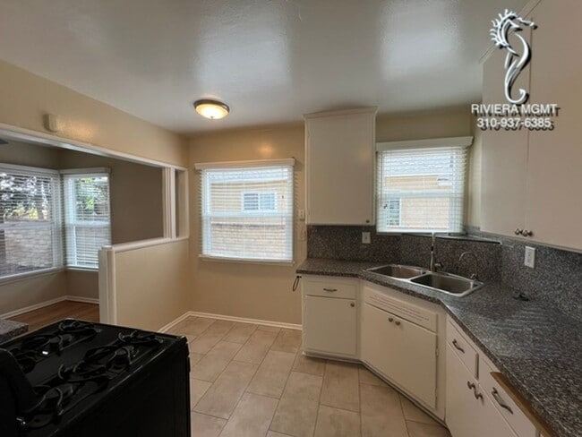 Building Photo - 3BR 1.5BA House in the Hollywood Riviera