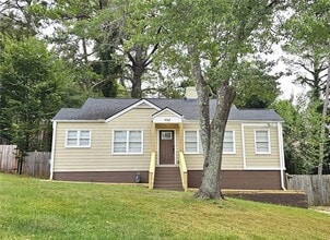 Building Photo - 1752 Parkhill Dr