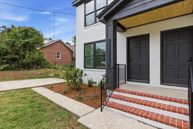 Building Photo - 421 E Jennings St