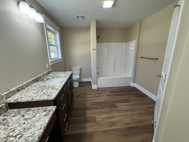 Building Photo - 2516 S Schifferdecker Ave