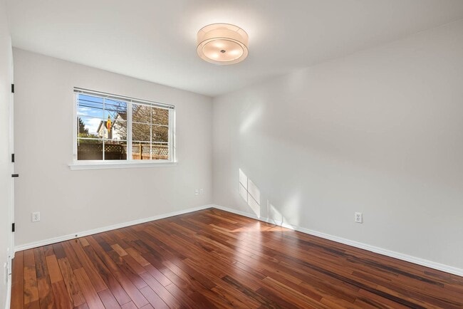 Foto del edificio - 9046 Mary Ave NW