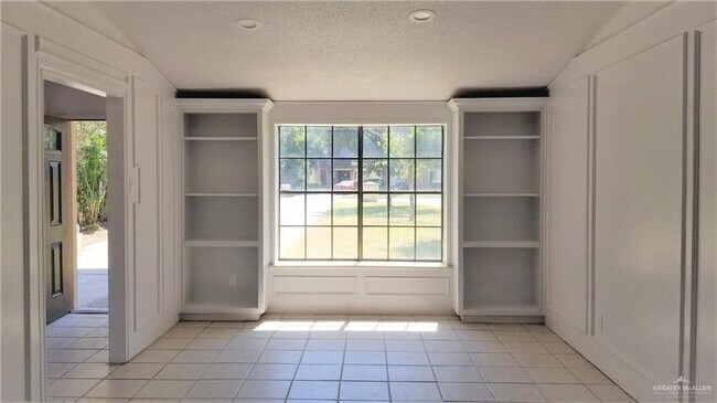 Building Photo - 411 S Rose Ellen Cir