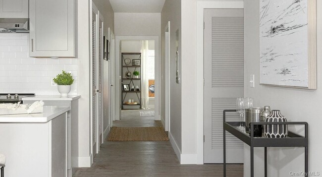 Building Photo - 5 Hudson W Dr