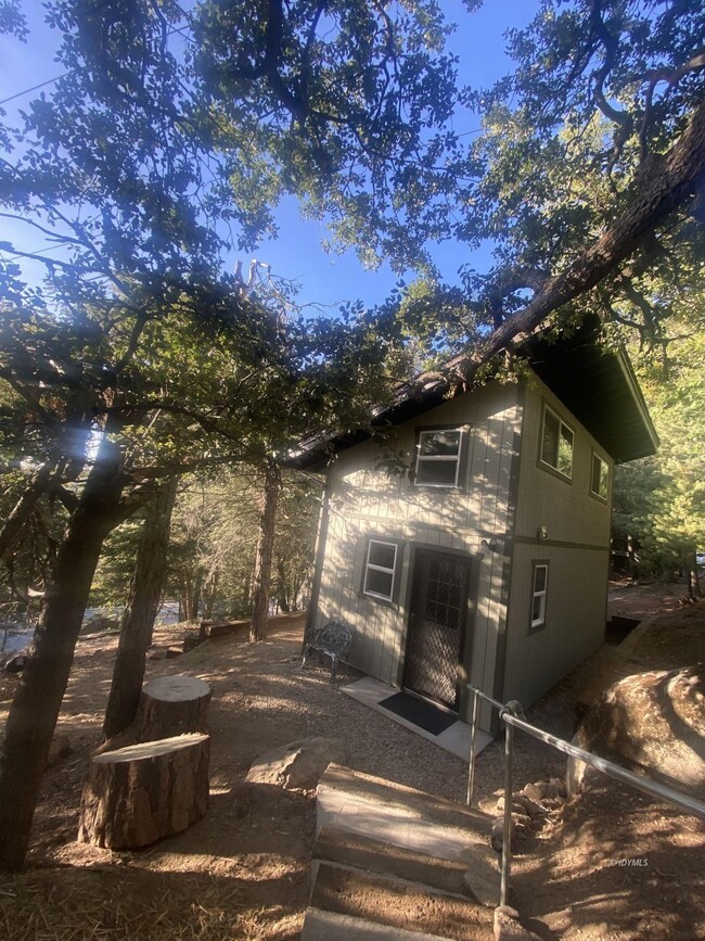 Foto del edificio - Move-In Ready Newer Tiny Home in The Forest