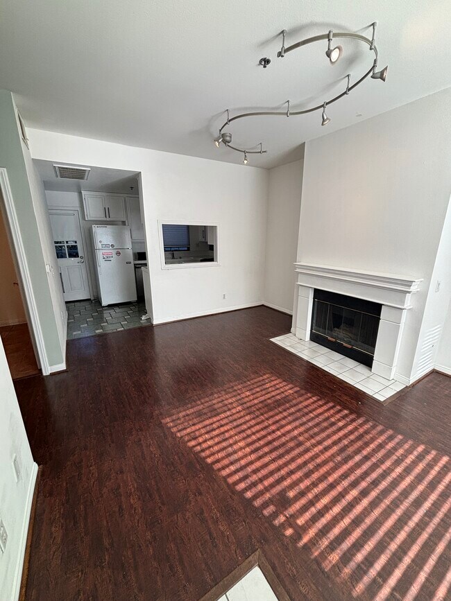 Foto del edificio - 111 S Oak Knoll Ave