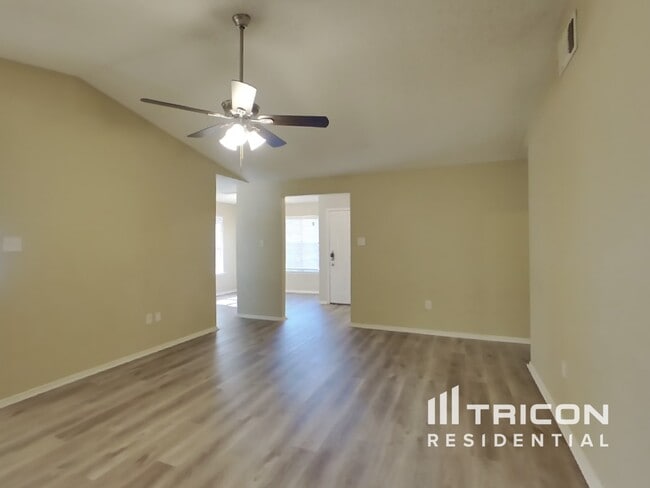Foto del edificio - 1015 Cedar Run Dr