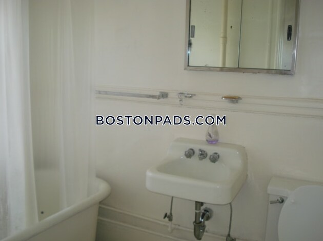 Foto del edificio - 46 Westland Ave