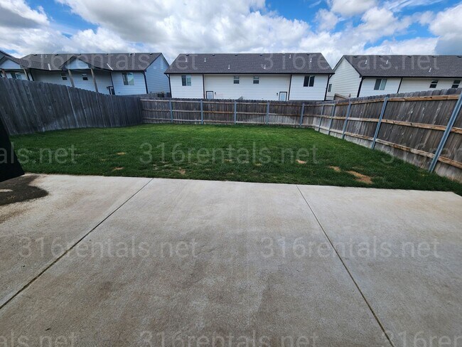 Building Photo - 5267 N Toben Ct
