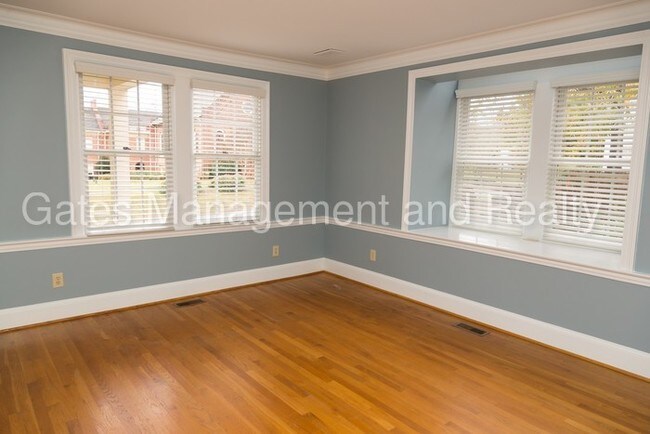 Building Photo - Lovely duplex in Historic Hillsborough