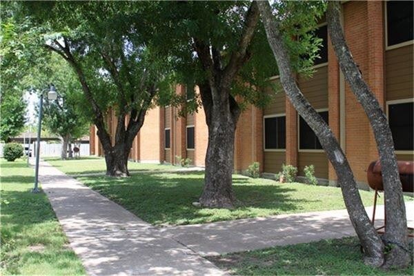Foto del edificio - 411 Lozano St