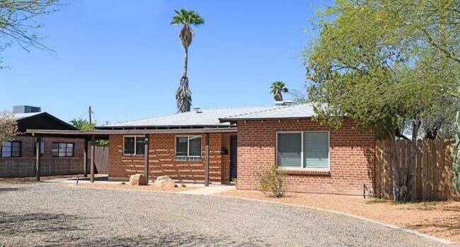Building Photo - Charming Sam Hughes Brick Home with large ...