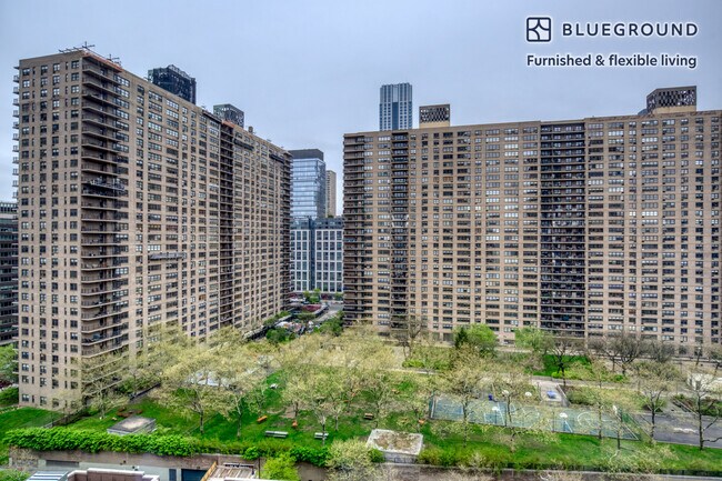 Foto del edificio - 180 Riverside Blvd