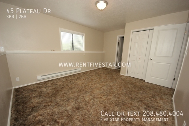 Building Photo - 3 Bedroom Home Available with a Garage and...