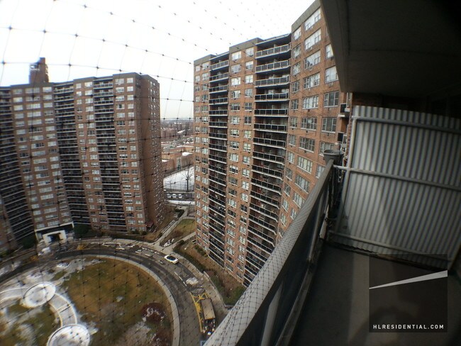 Foto del edificio - 10420 Queens Blvd