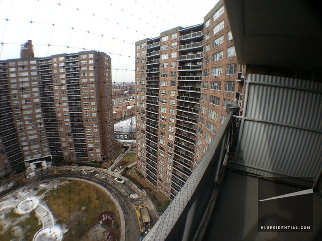 Building Photo - 10420 Queens Blvd