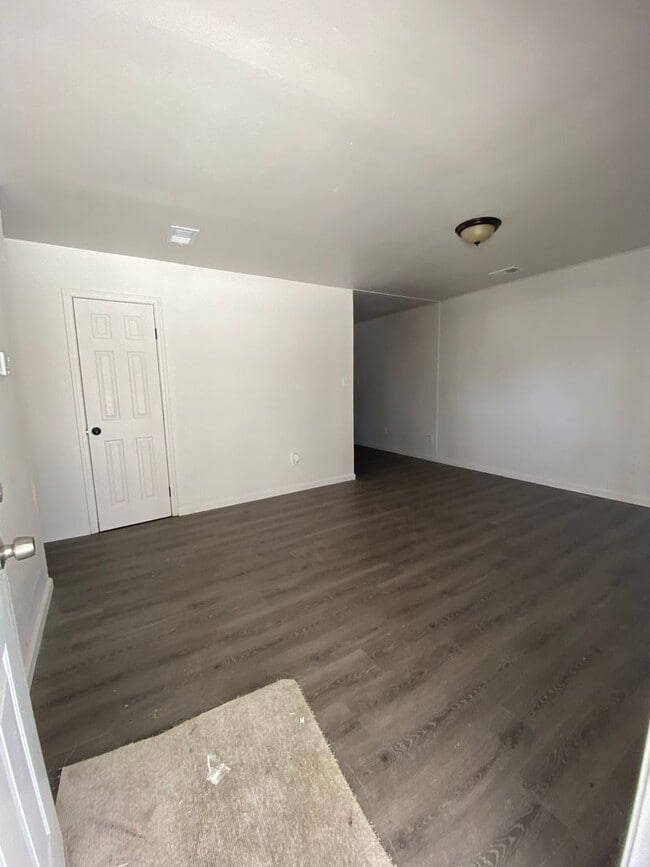 Building Photo - 1614 Parklane Dr