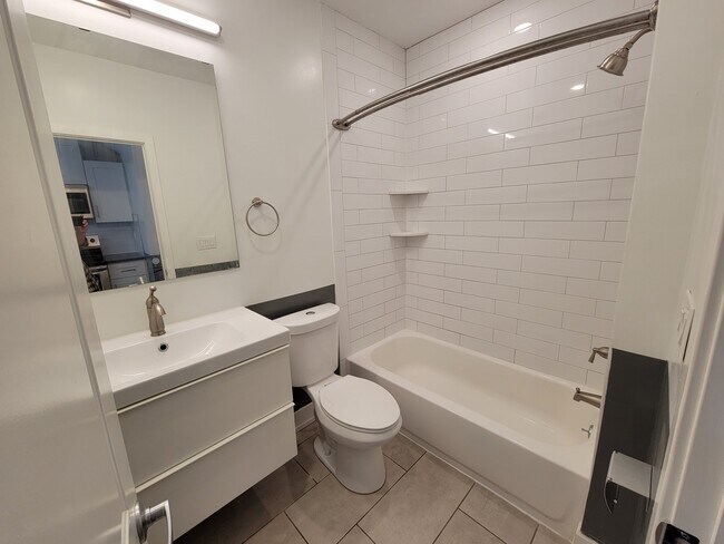 Building Photo - 2817 W Girard Ave