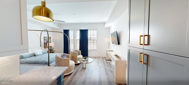 Building Photo - 98 S River Dr