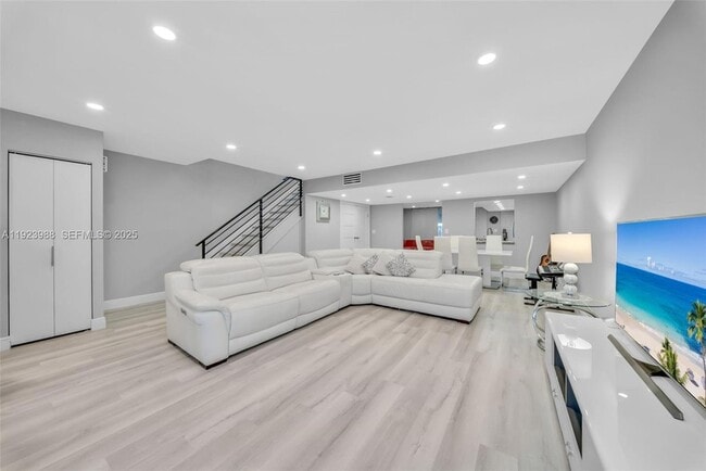 Foto del edificio - 707 NE 27th Ave